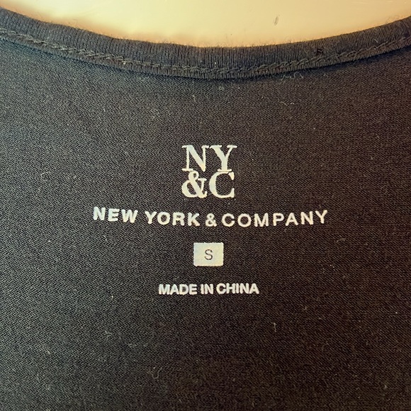 🥂🍾NEW YORK & COMPANY BLACK SEQUIN TOP SIZE SMALL🥂🍾 - Picture 11 of 13